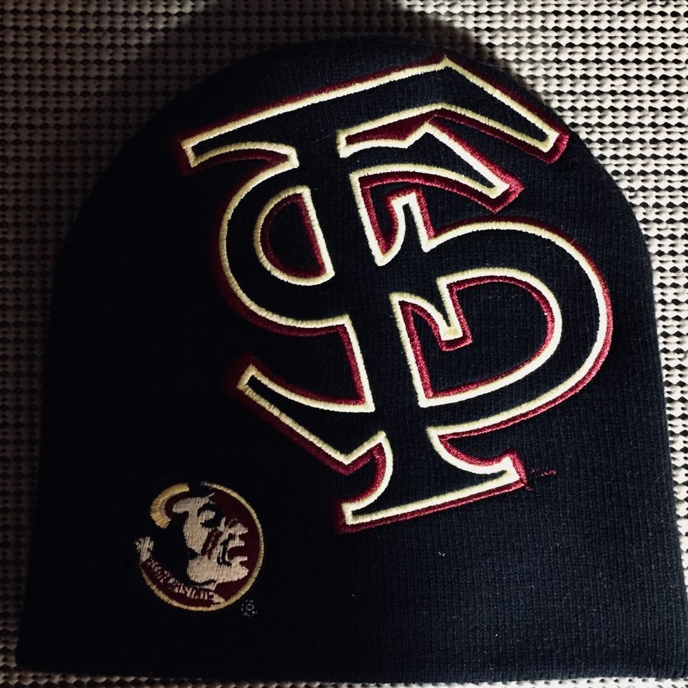 FLORIDA STATE UNIVERSITY KNITTED HAT, WITH SEMINOLE LOGO GRAPHICS